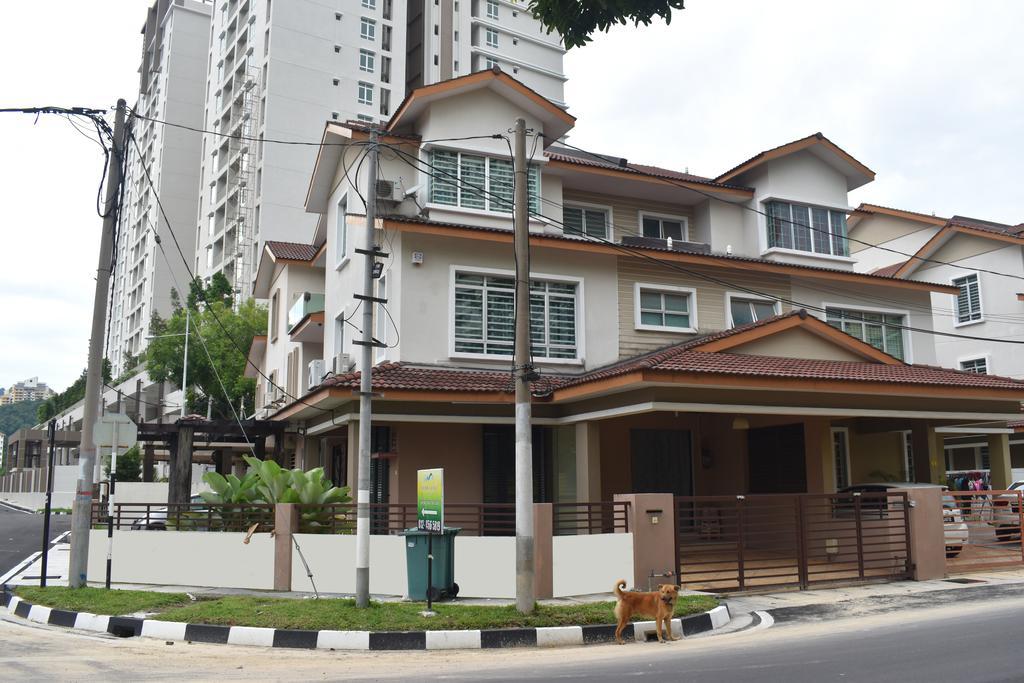 Villa 67 First Island Bukit Jambul Esterno foto